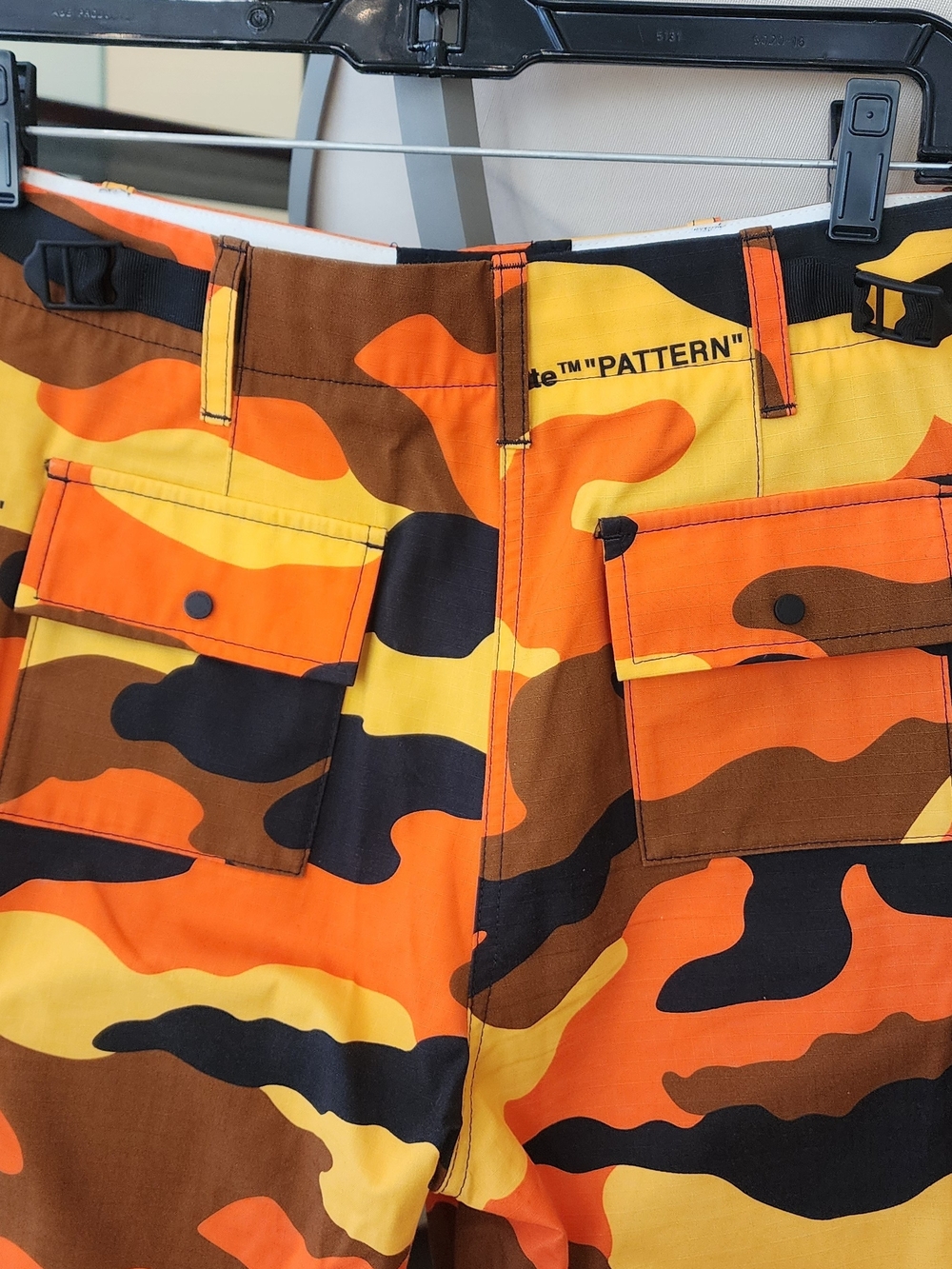 Off-White c/o Virgil Abloh Orange, Yellow & Black Camo Cargo Pants Size S - Picture 9 of 13